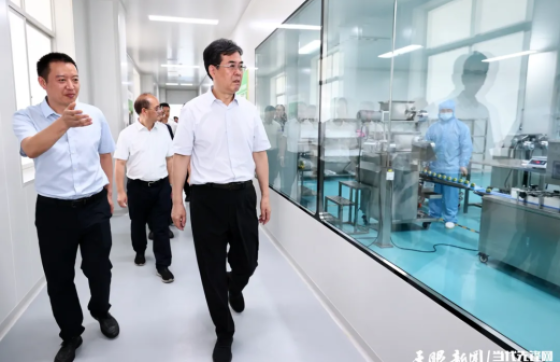 李炳军在铜仁调研强调：抹茶产业是贵州茶产业转型发展的重要方向，要作为重点产业予以大力支持